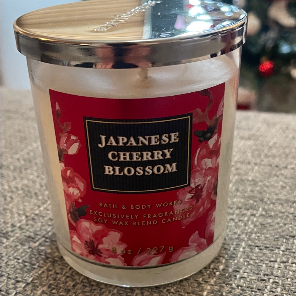 Bath & Body Works Japanese Cherry Blossom Candle - Red and Gold 8 oz